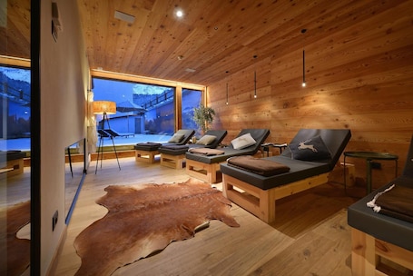 1 treatment room, massages