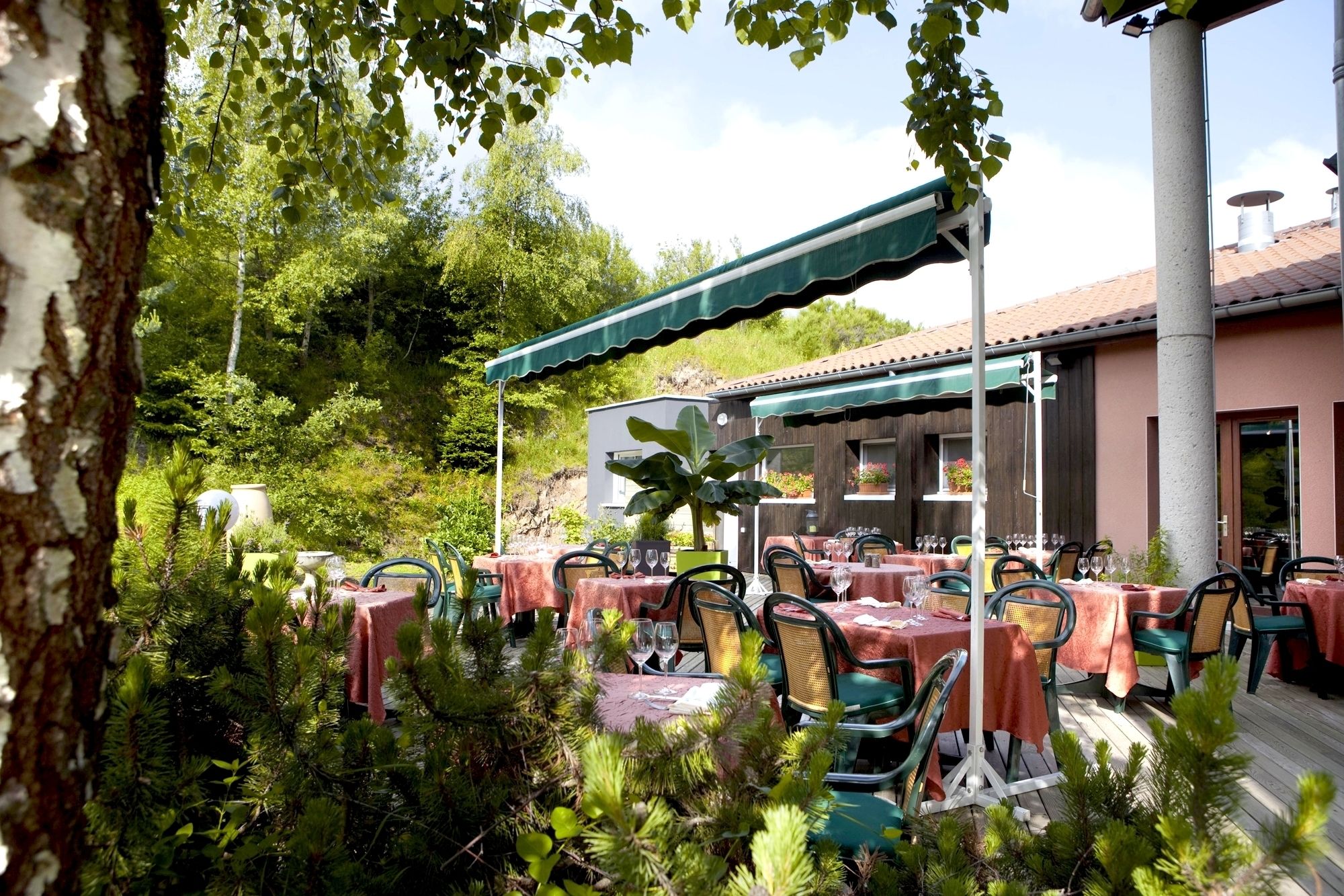 Lunch, dinner served; Regional cuisine, garden views 