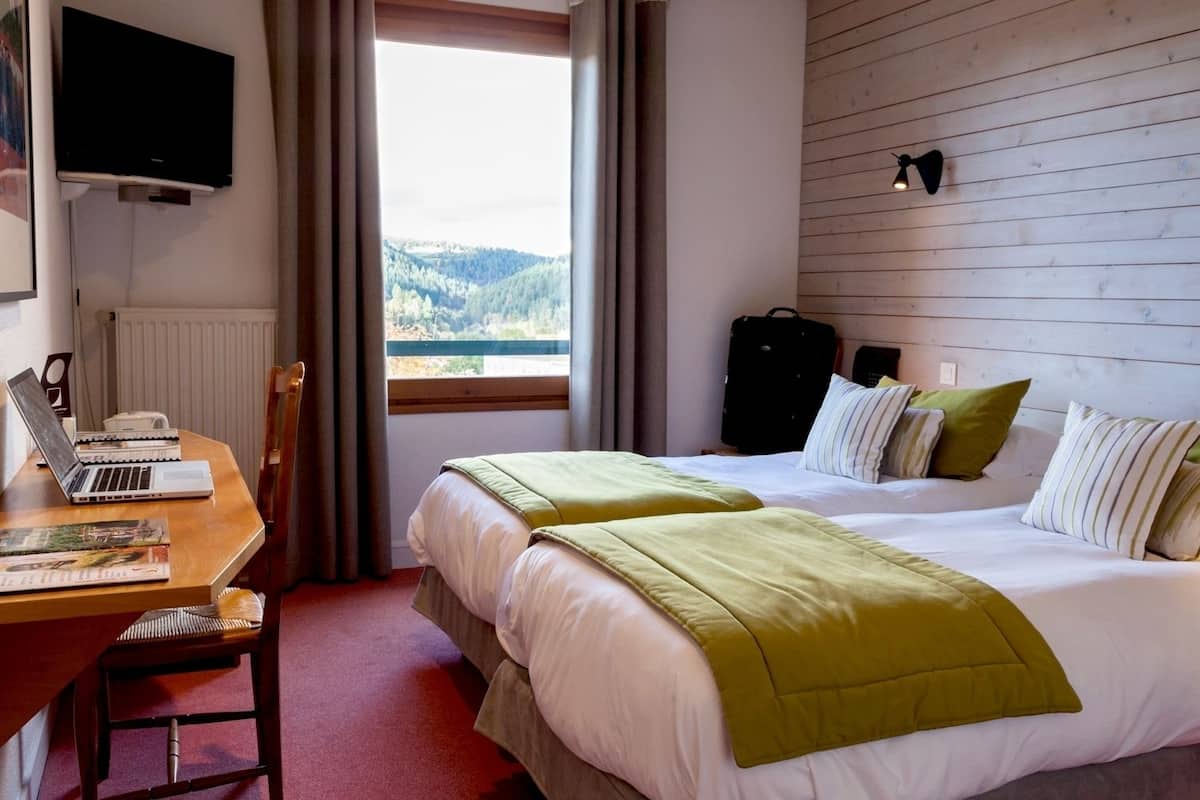 Standard Room, 2 Twin Beds | Minibar, desk, soundproofing, free cribs/infant beds