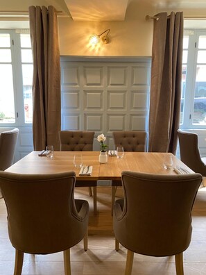 Dining - Relais de la Source (Saint-Seine-l'Abbaye)