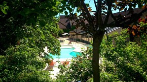 Pool - Relais de la Source (Saint-Seine-l'Abbaye)