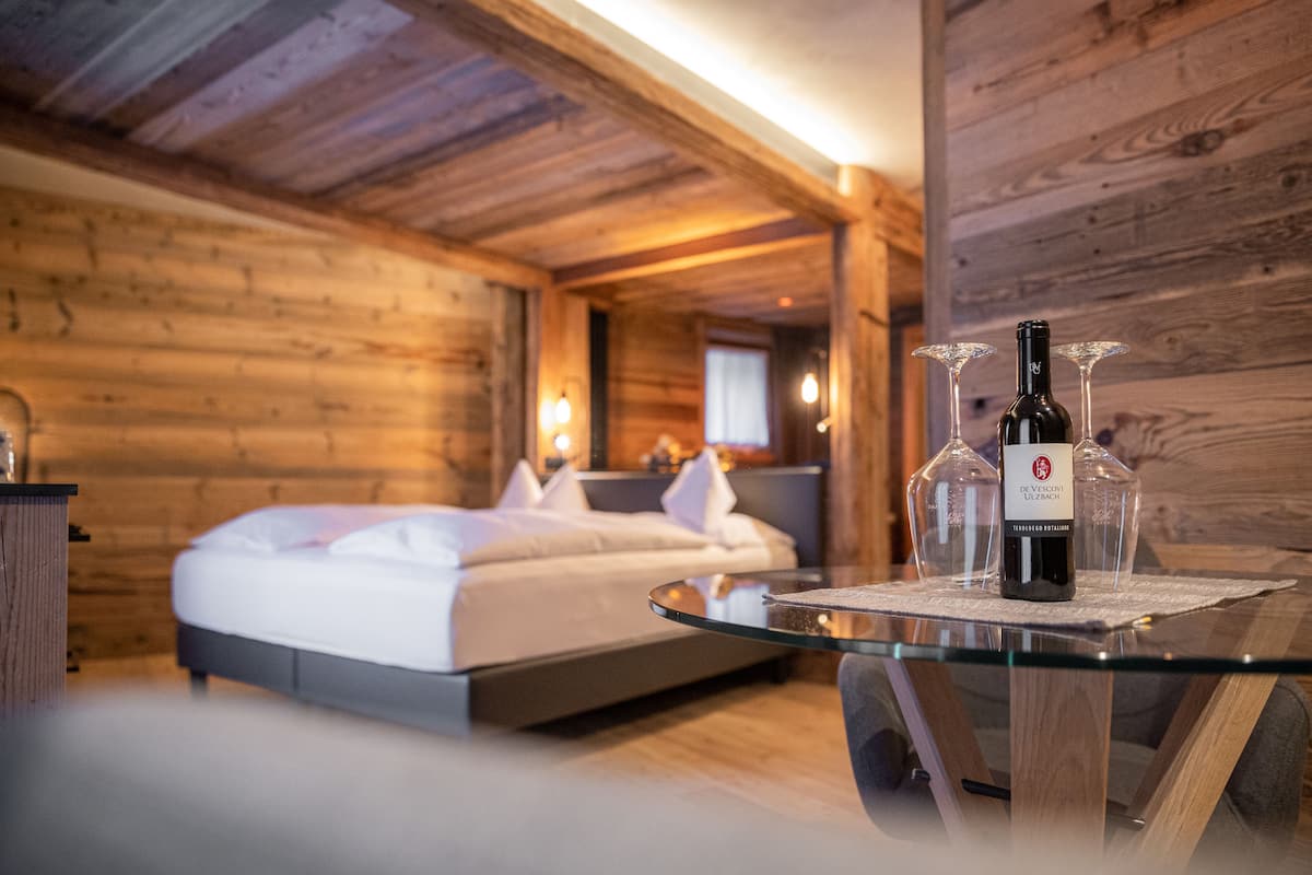 deluxe suite | 1 bedroom, hypo-allergenic bedding, minibar, in-room safe