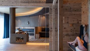 Suite Deluxe La Roccia | Biancheria da letto ipoallergenica, minibar, una cassaforte in camera