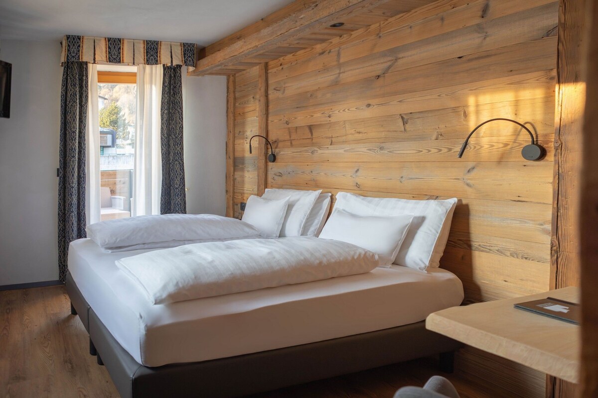 Comfort Double or Twin Room | Hypo-allergenic bedding available, minibar, in-room safe, soundproofing