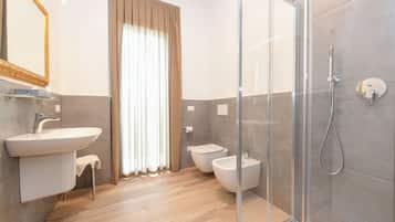 Superior Double Room | Bathroom | Shower, rainfall showerhead, free toiletries, hair dryer