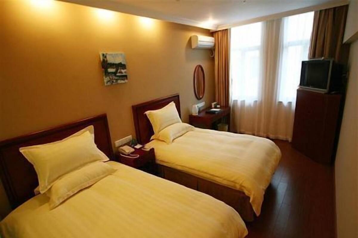Twin Room | Desk, blackout drapes, iron/ironing board (on request)