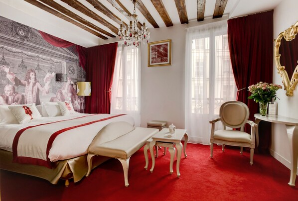 高級寝具、ミニバー、セーフティボックス (室内)、客室ごとに異なる装飾