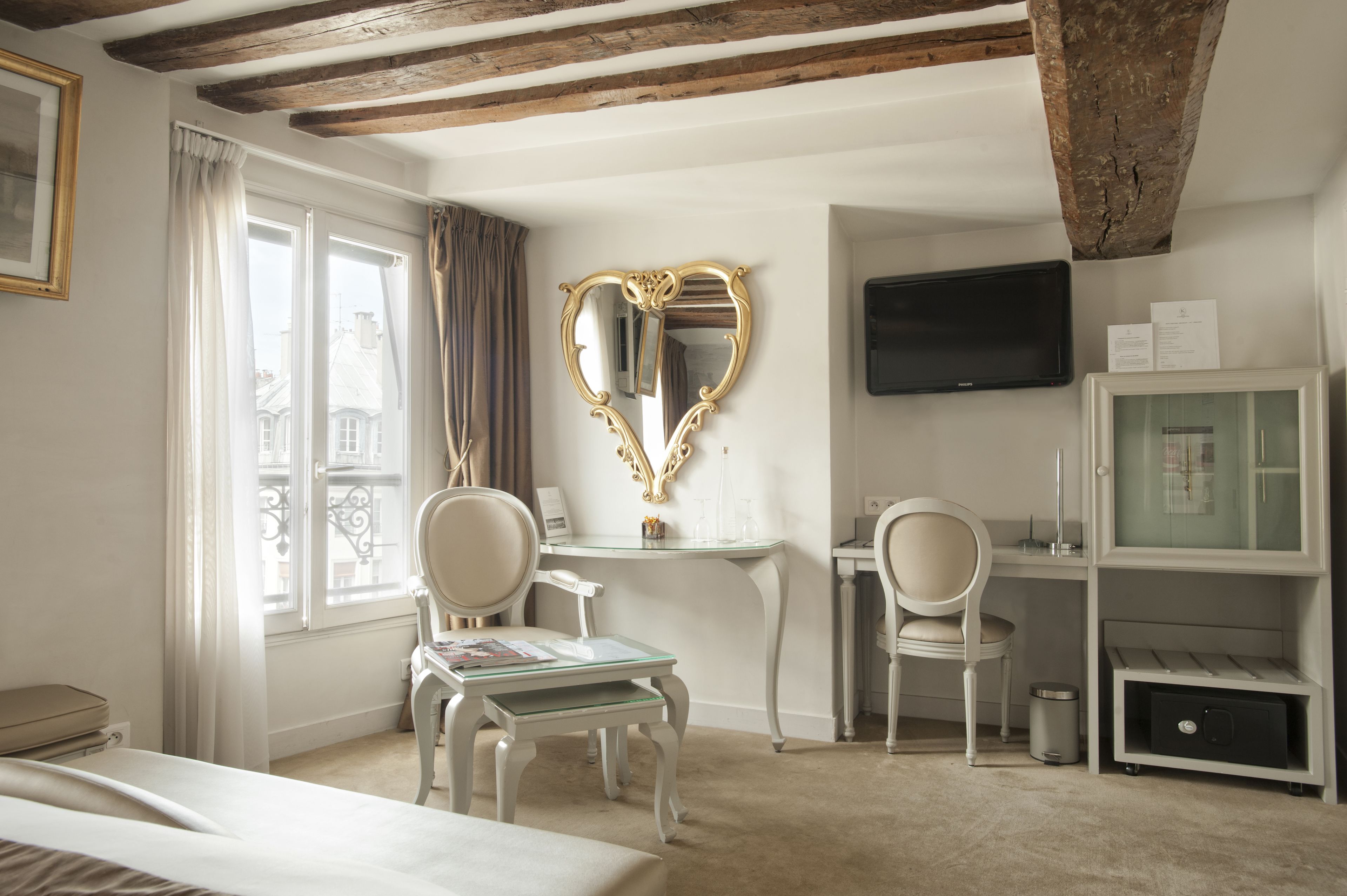 deluxe double room, 1 bedroom, non smoking | premium bedding, minibar, in-room safe, individually decorated