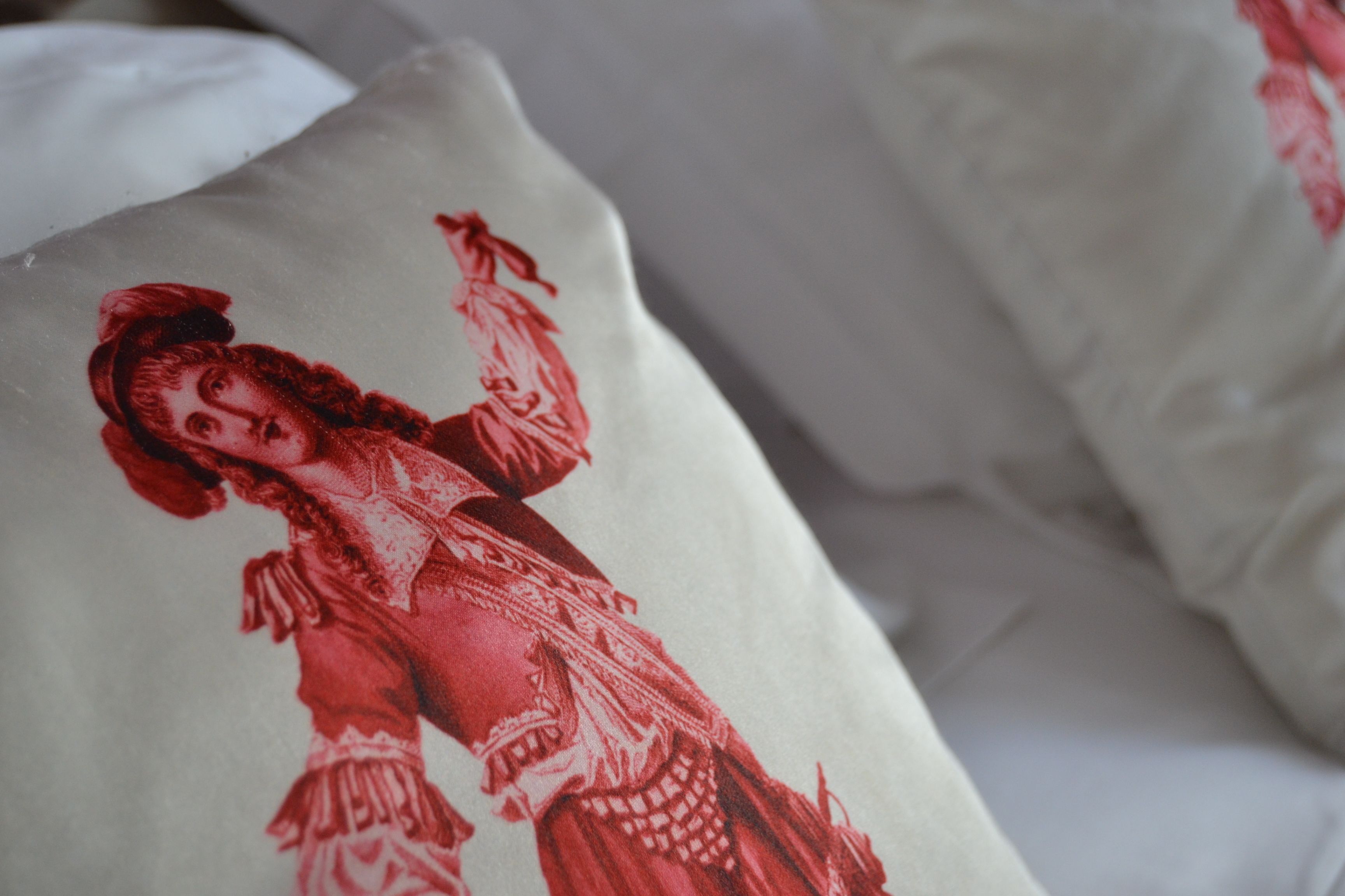 deluxe double room, 1 bedroom, non smoking | premium bedding, minibar, in-room safe, individually decorated