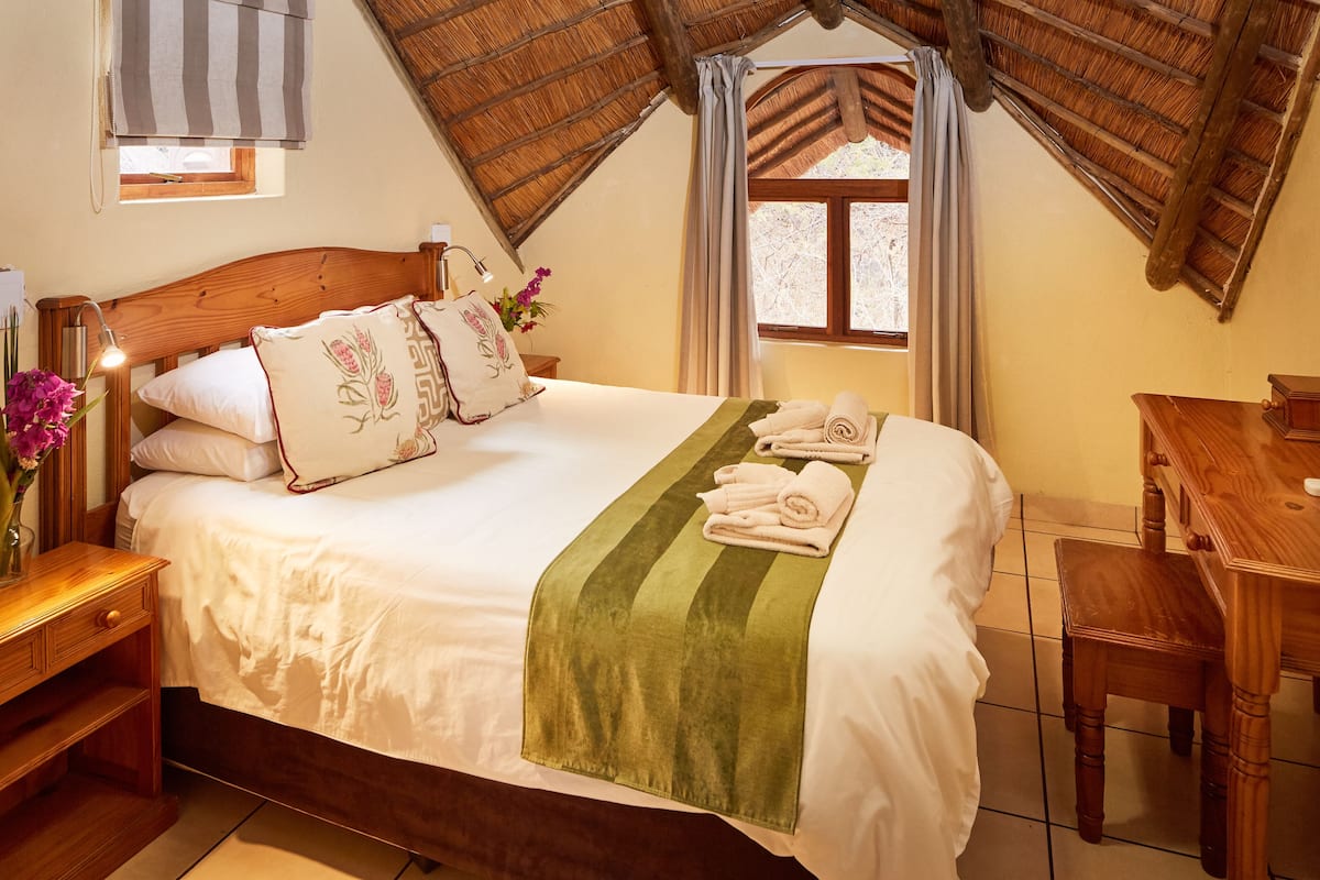 1 Bedroom Chalet | Een kluis op de kamer, een bureau, gratis babybedden, beddengoed