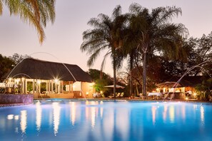 5 outdoor pools, pool umbrellas, pool loungers - First Group Gethlane Lodge (Greater Tubatse)