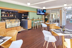 Lounge - First Group Mount Sierra (Cape Town)