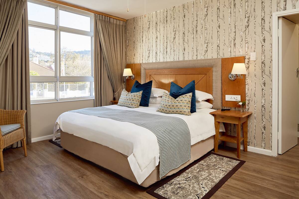 Appartement, 1 chambre | Coffre-fort, bureau, fer et planche à repasser, accès au Wi-Fi (inclus)