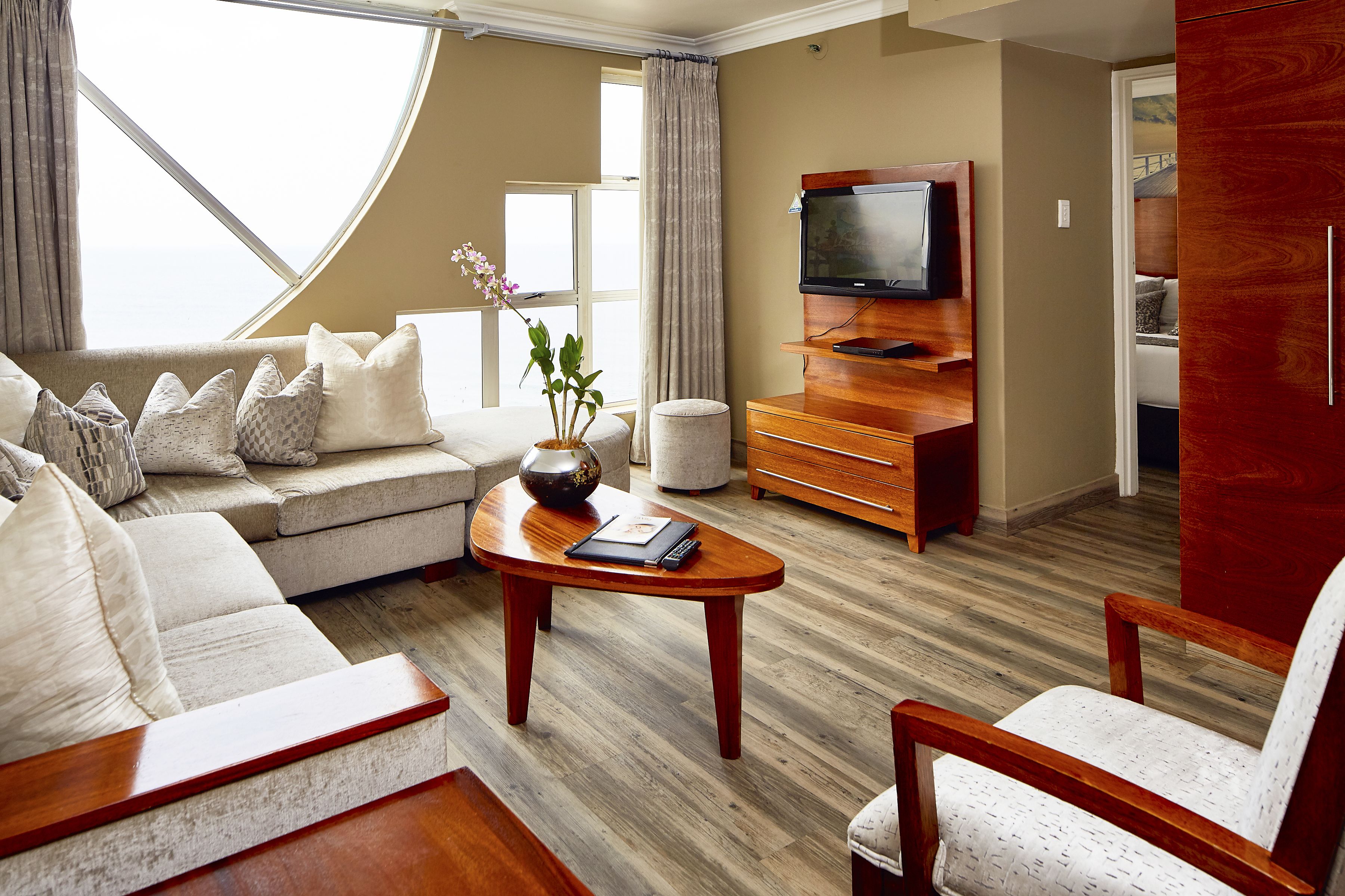 Foto - First Group The Palace All-Suite