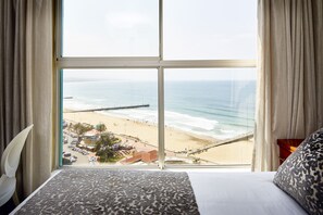 Beach/ocean view - First Group The Palace All-Suite (Durban)