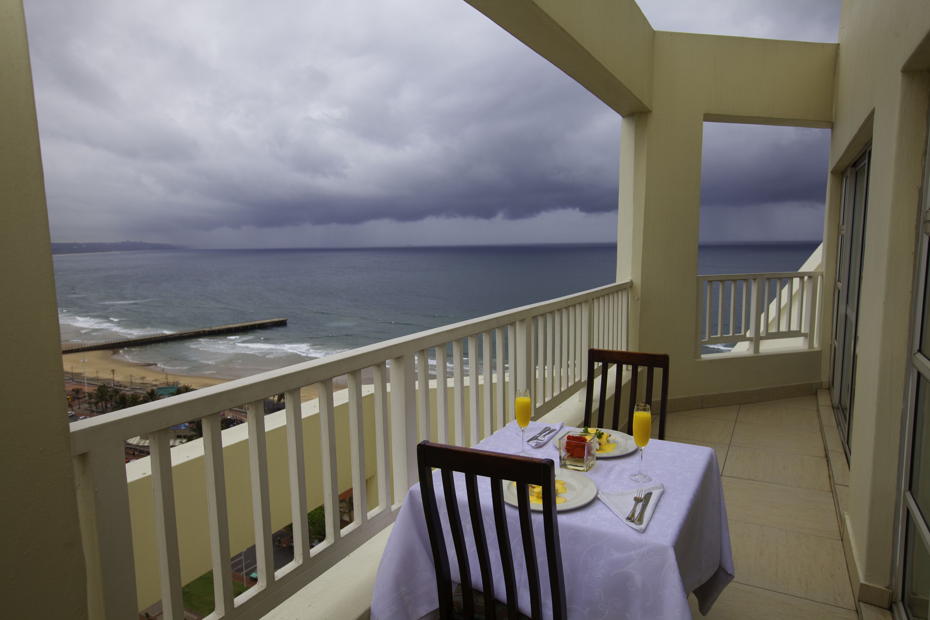 Foto - First Group The Palace All-Suite