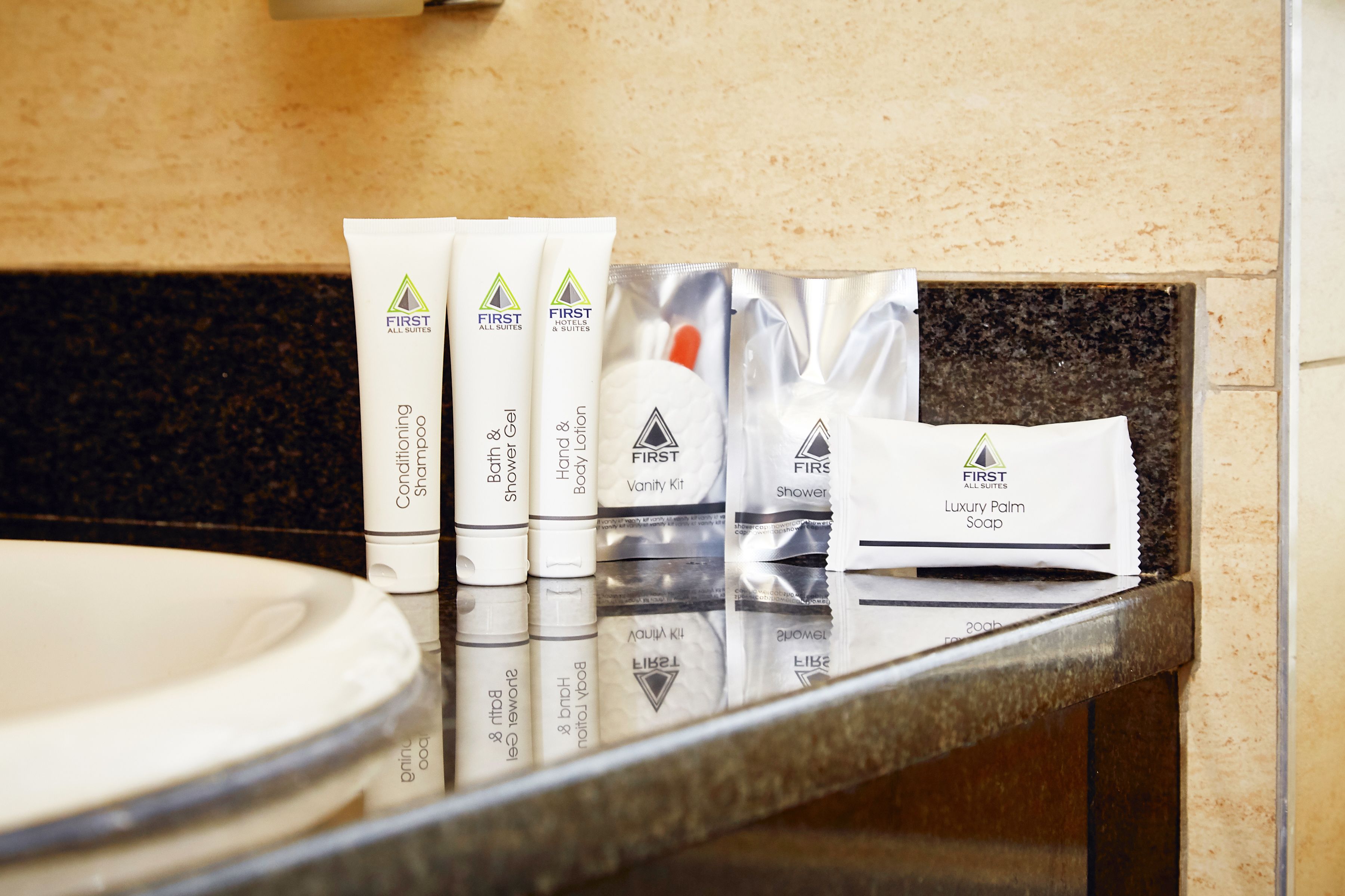 Foto - First Group The Palace All-Suite