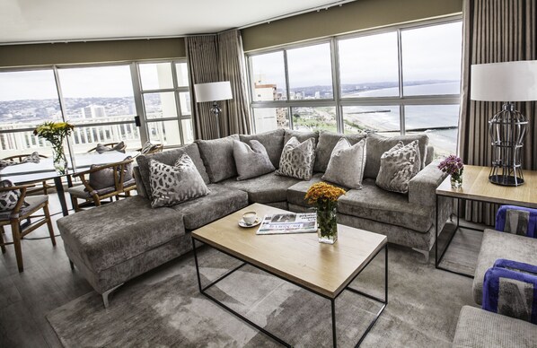 Penthouse, 3 Bedrooms, Balcony, Sea View | Living area