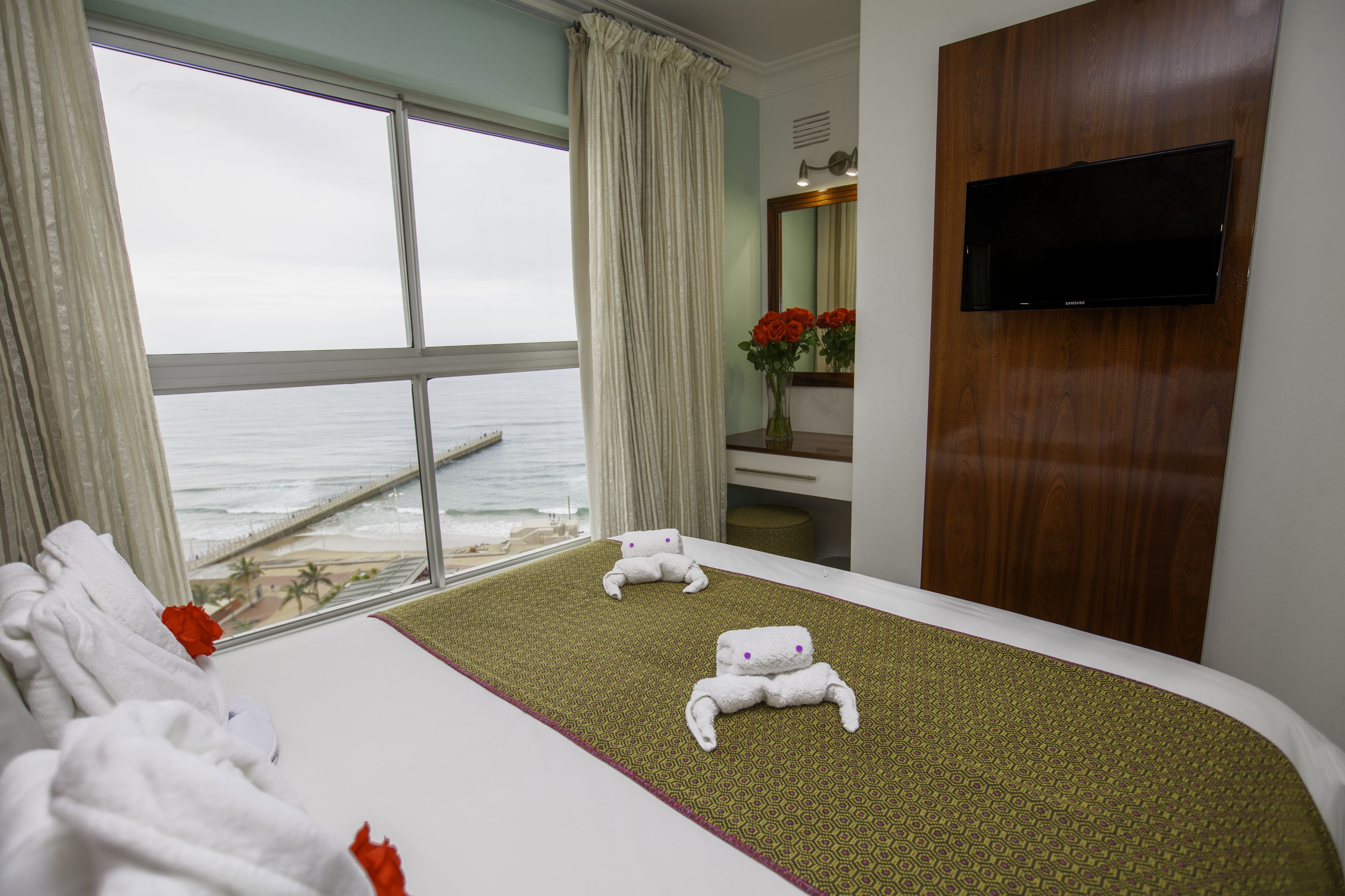 Foto - First Group The Palace All-Suite