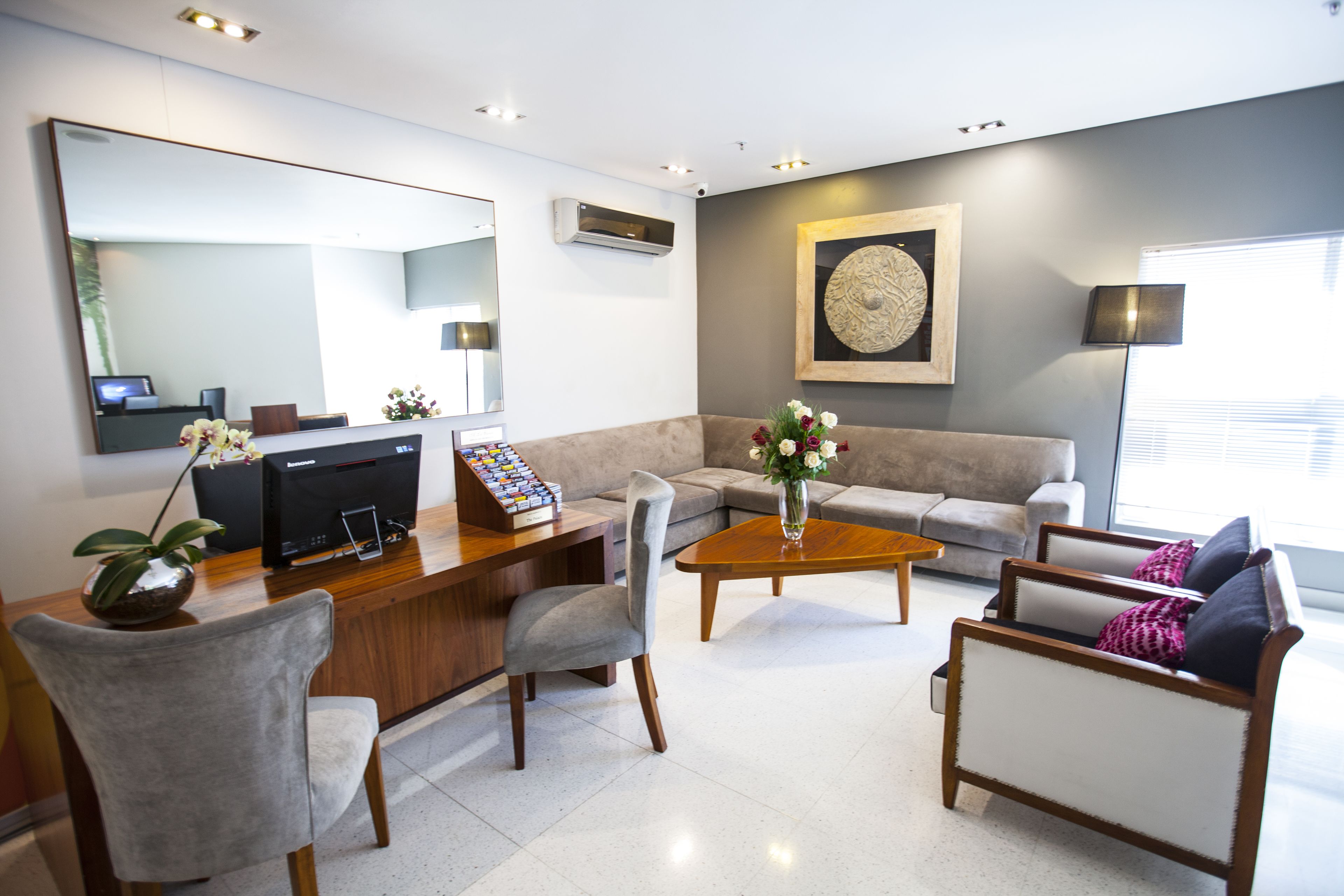 Foto - First Group The Palace All-Suite