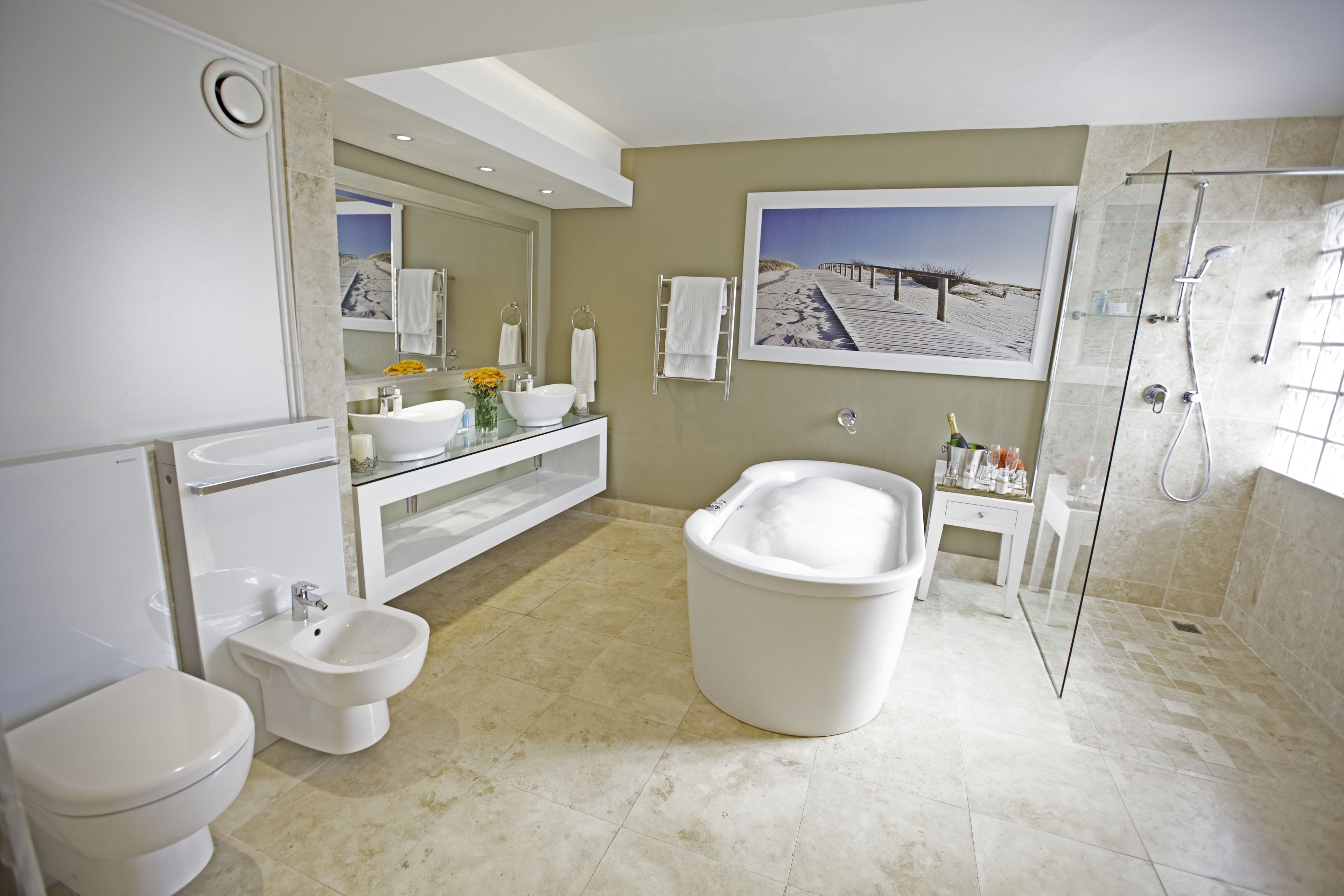 Foto - First Group The Palace All-Suite