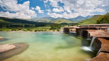 3 outdoor pools, pool umbrellas, pool loungers