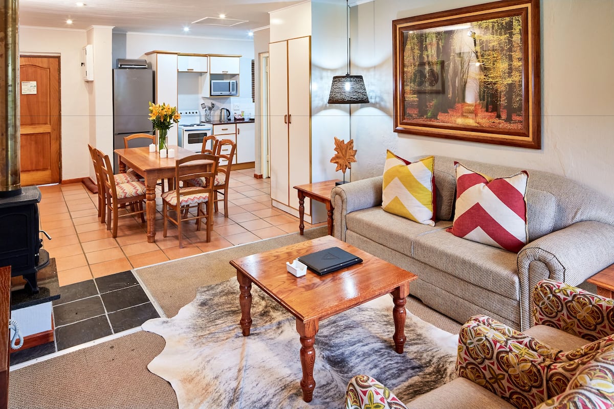 chalet, 2 bedrooms, non smoking | living room | tv