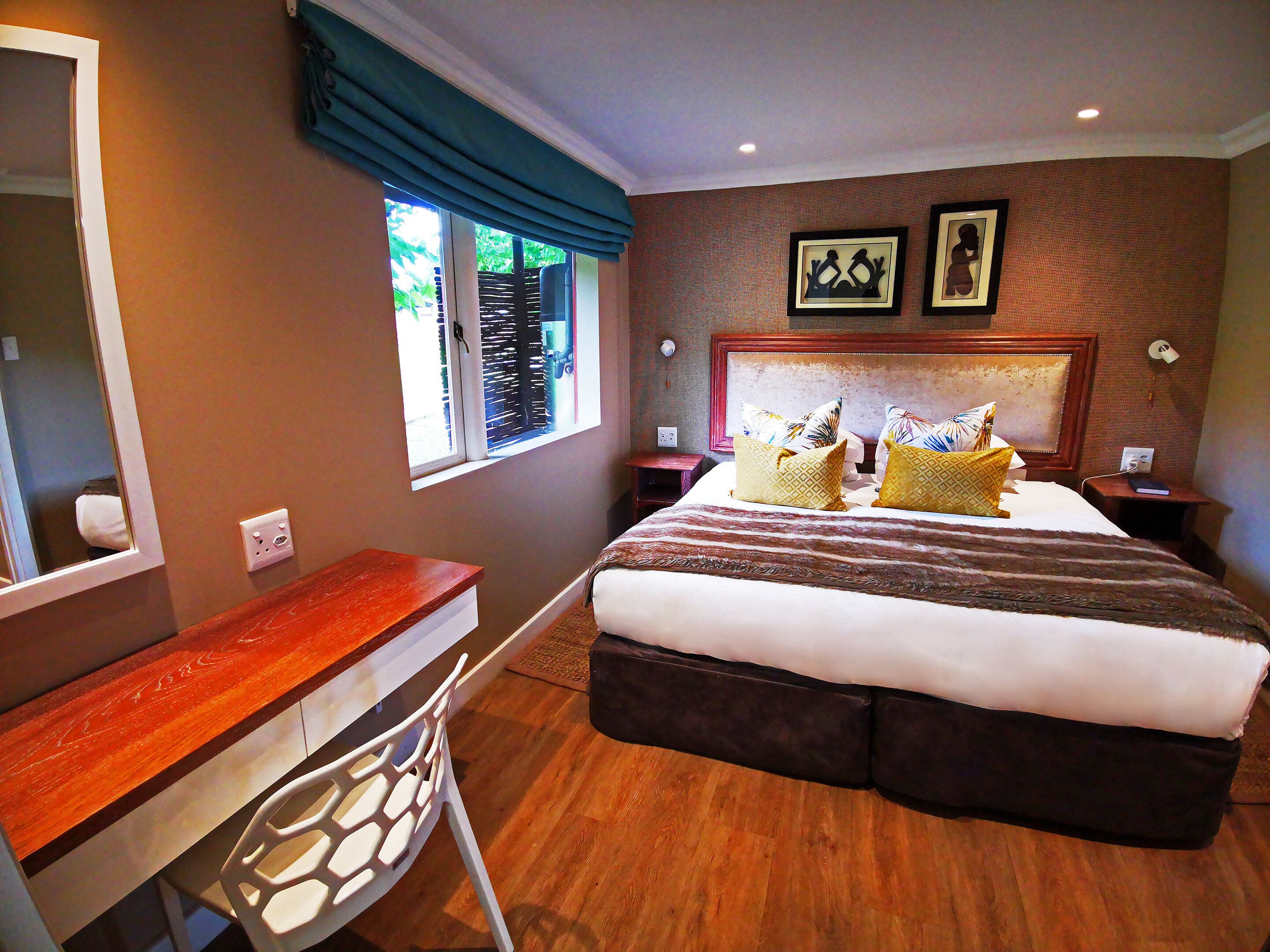 in-room safe, desk, bed sheets