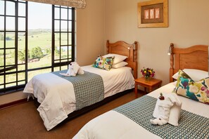 In-room safe, desk, iron/ironing board, bed sheets - First Group Midlands Saddle and Trout (Mooirivier)