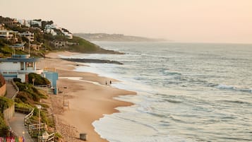 Am Strand, Sonnenschirme, Strandtücher