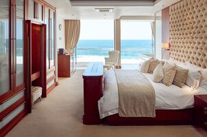 高级顶层房, 3 间卧室, 海景 | 高档床上用品、客房内保险箱、熨斗/熨衣板、床单