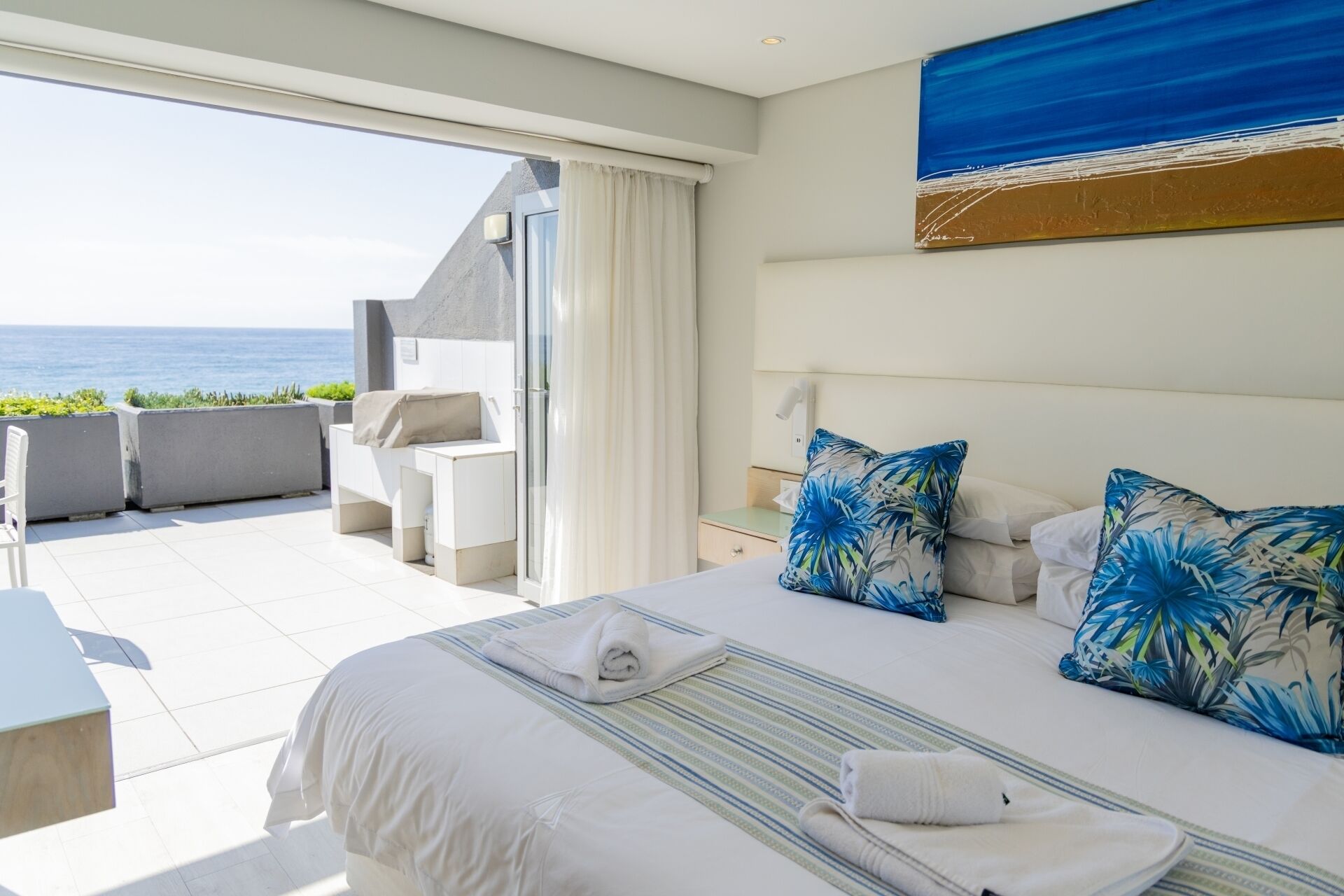 高档床上用品、客房内保险箱、熨斗/熨衣板、床单