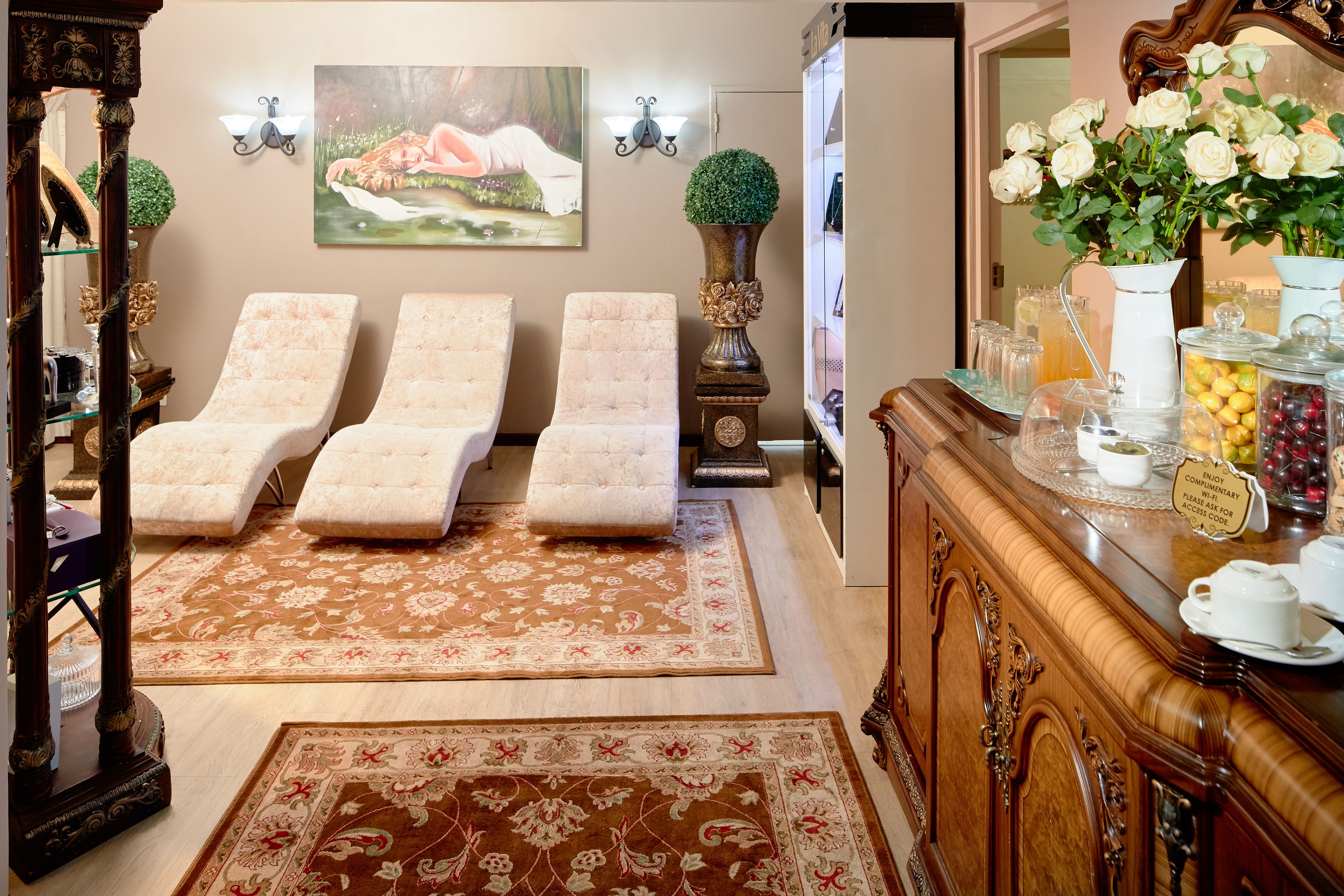 Couples treatment rooms, sauna, hot tub, body treatments, aromatherapy