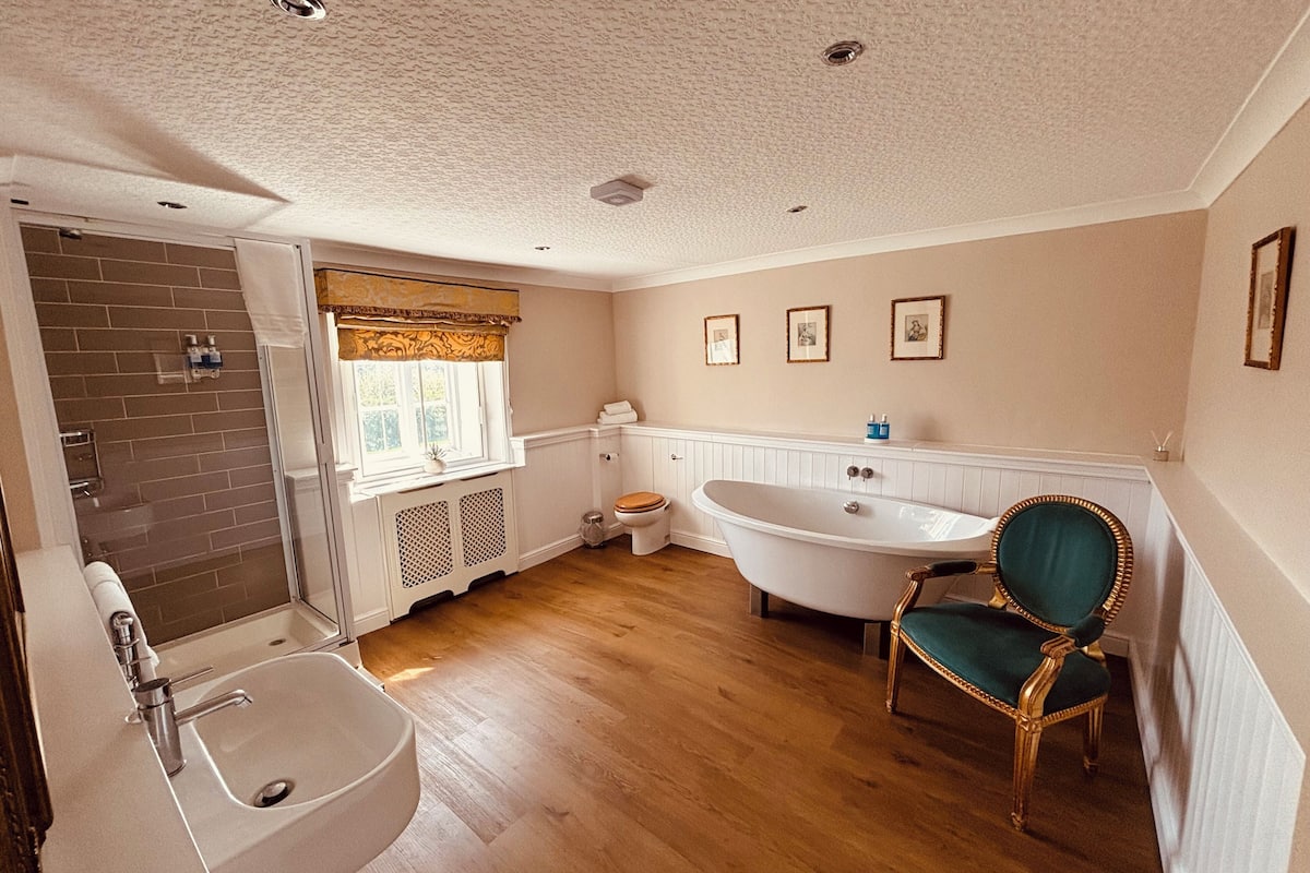 honeymoon double room, ensuite (master) | 1 bedroom