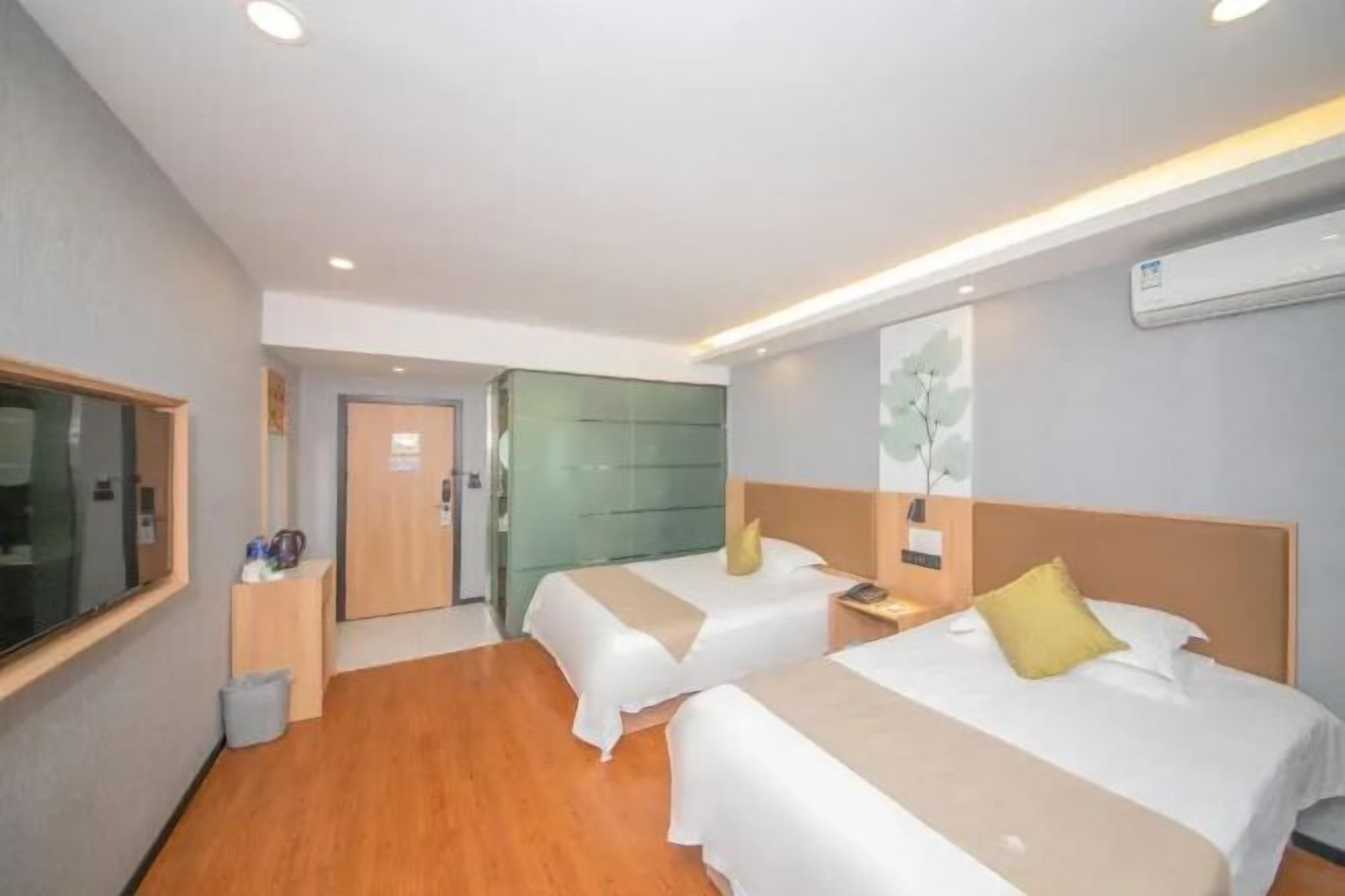 遮光カーテン、WiFi (無料)