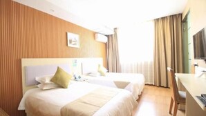 A hotel room with two beds, a desk, and a television. - GreenTree Inn WenZhou XiaoNanMen Express Hotel (Wenzhou)