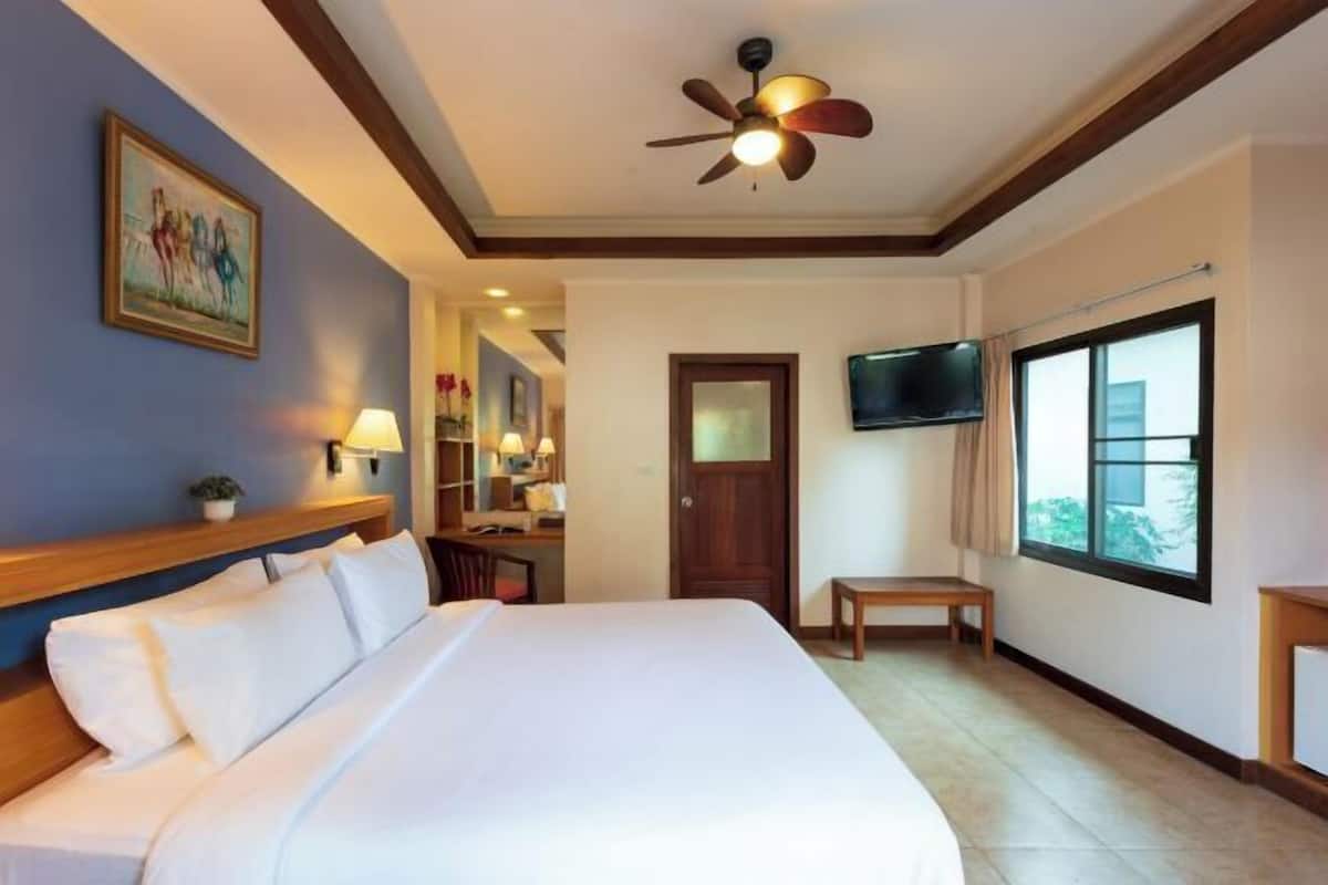 Minibar, in-room safe, desk, blackout drapes