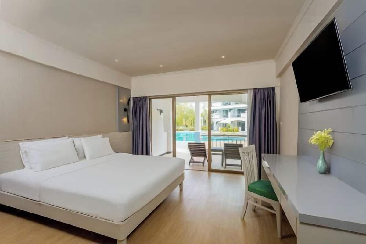 Minibar, in-room safe, desk, blackout drapes