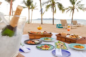 2 Restaurants, Frühstück, Mittagessen, Abendessen, internationale Küche