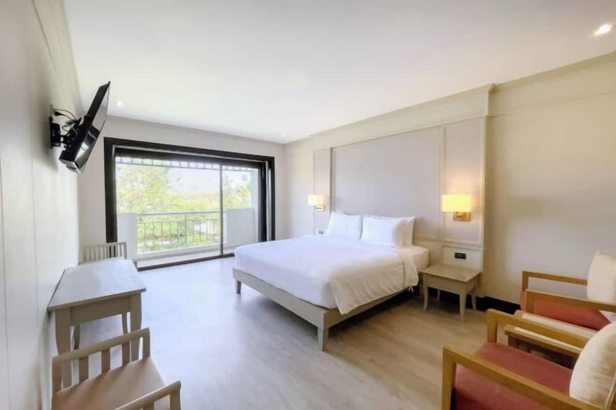 Minibar, in-room safe, desk, blackout drapes