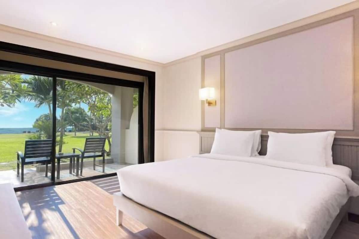 Minibar, in-room safe, desk, blackout drapes