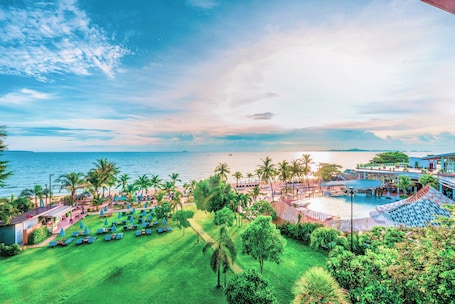 Exterior. Pinnacle Grand Jomtien Resort and Beach Club