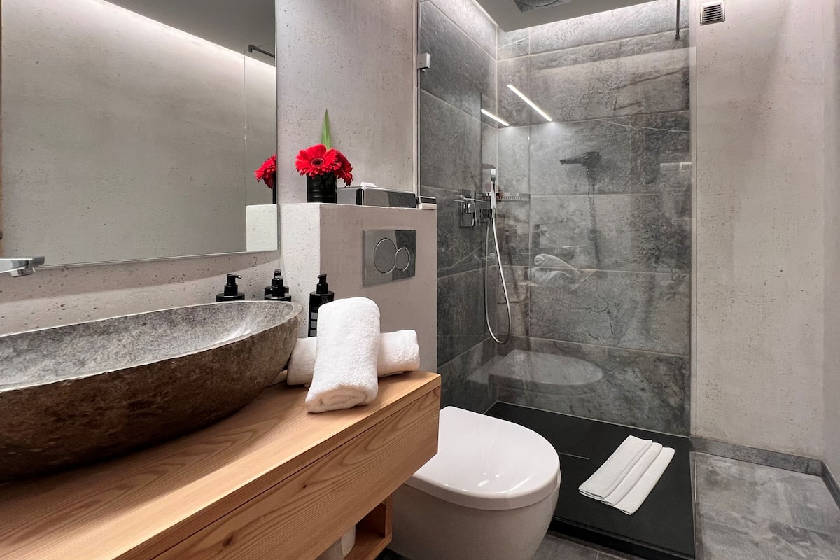 deluxe double room, balcony, mountain view | bathroom | free toiletries, hair dryer, bathrobes, slippers