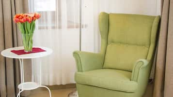 Hypo-allergenic bedding, in-room safe, individually decorated