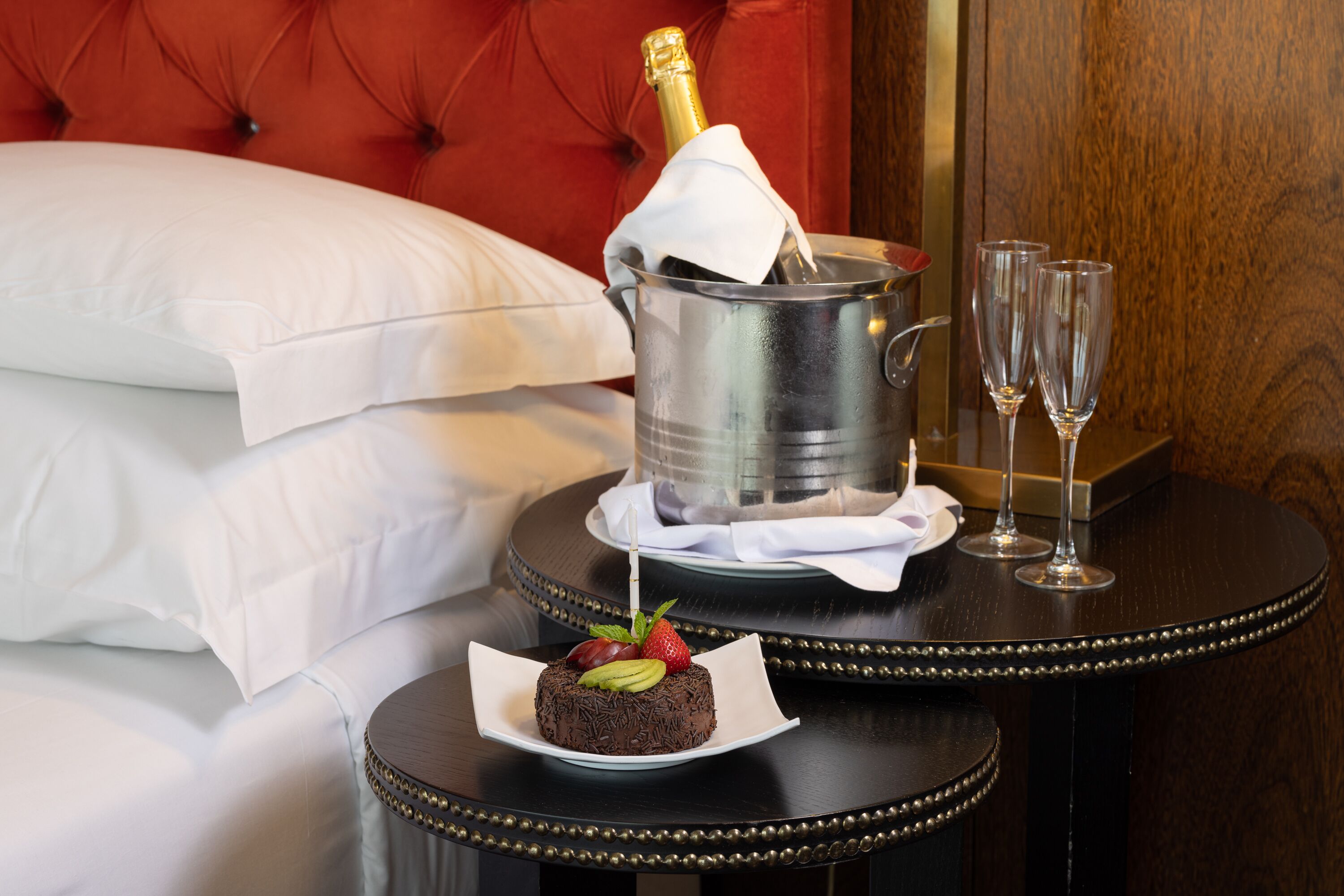 duplex, 2 bedrooms | minibar, in-room safe, blackout curtains, soundproofing