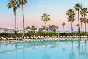 4 piscinas al aire libre, sillones reclinables de piscina