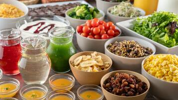 Daily buffet breakfast (JPY 2200 per person)