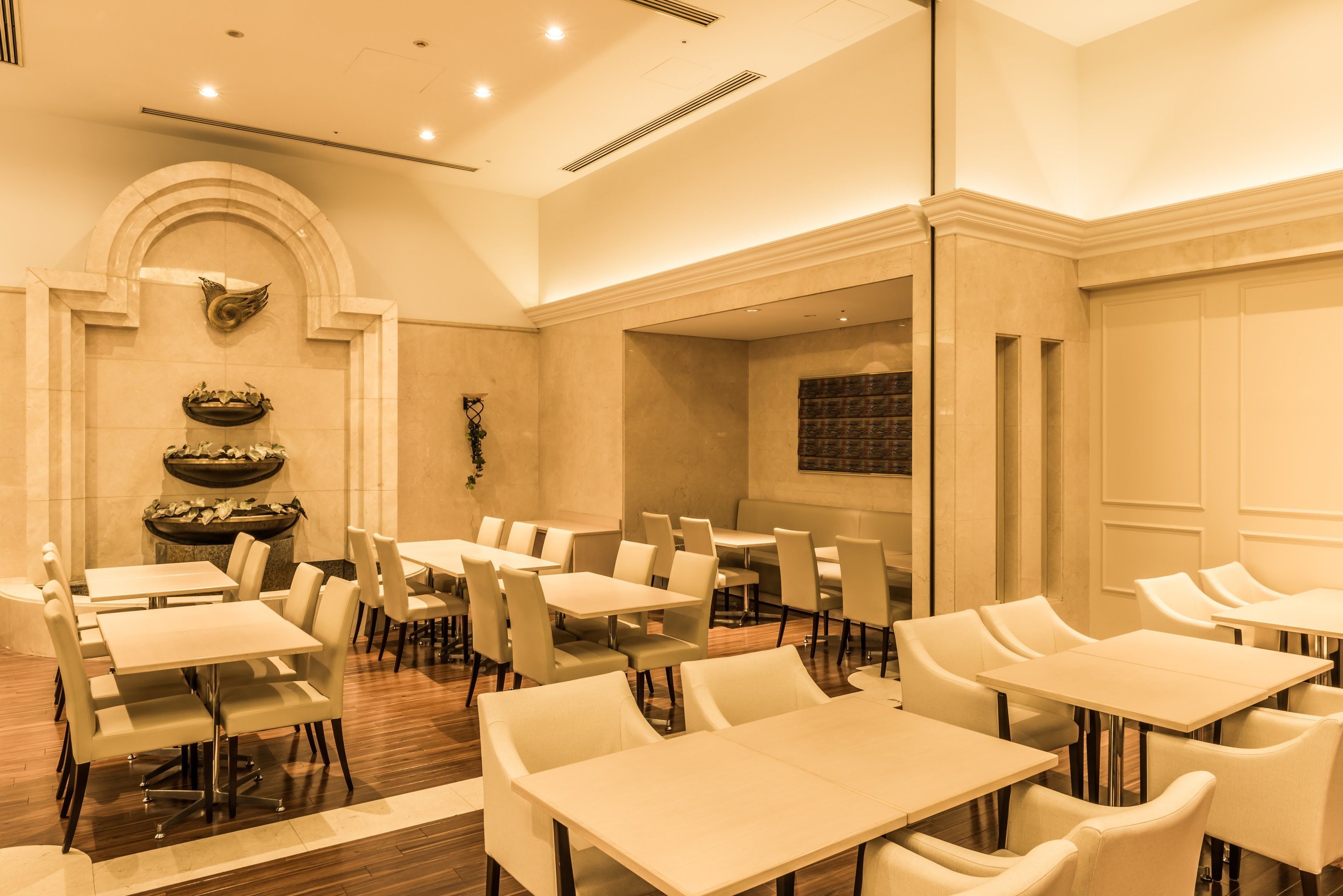 breakfast and lunch served