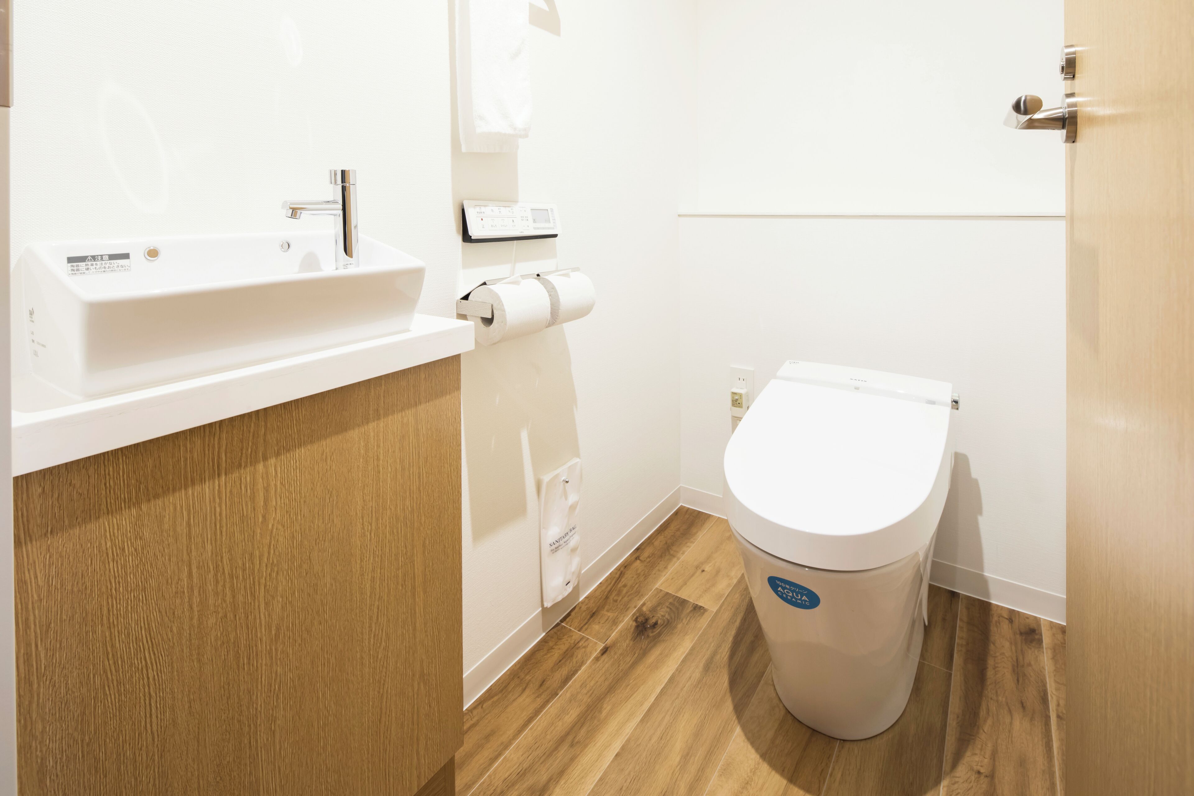 in-room safe, desk, free wifi, bed sheets