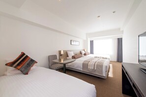 In-room safe, desk, free WiFi, bed sheets - Hotel Mystays Premier Omori (Tokyo)